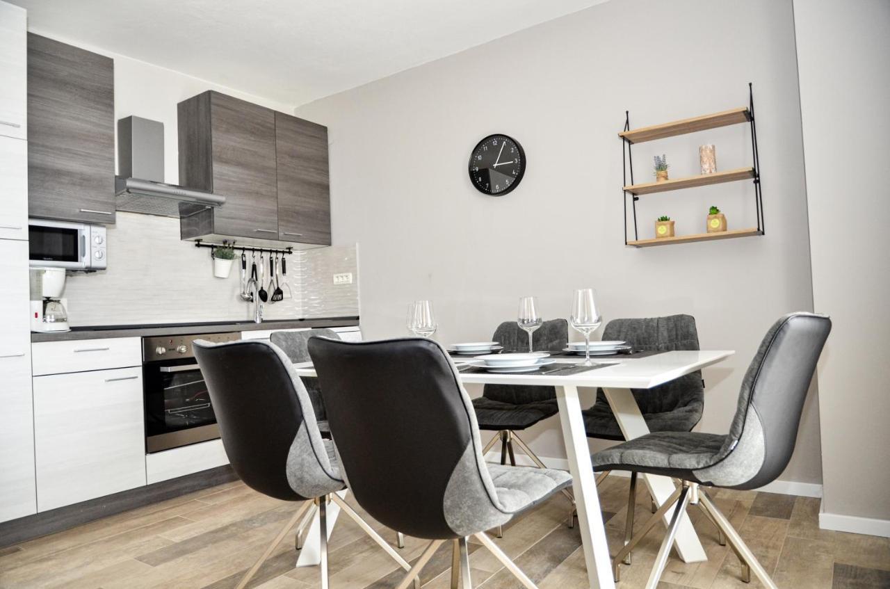 Family Friendly Apartments With A Swimming Pool Povljana, Pag - 244 Eksteriør billede