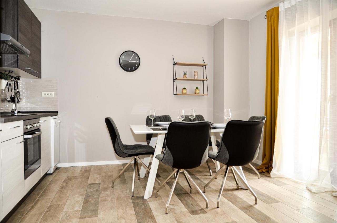 Family Friendly Apartments With A Swimming Pool Povljana, Pag - 244 Eksteriør billede