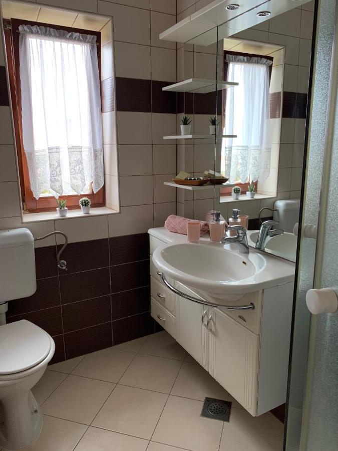 Family Friendly Apartments With A Swimming Pool Povljana, Pag - 244 Eksteriør billede