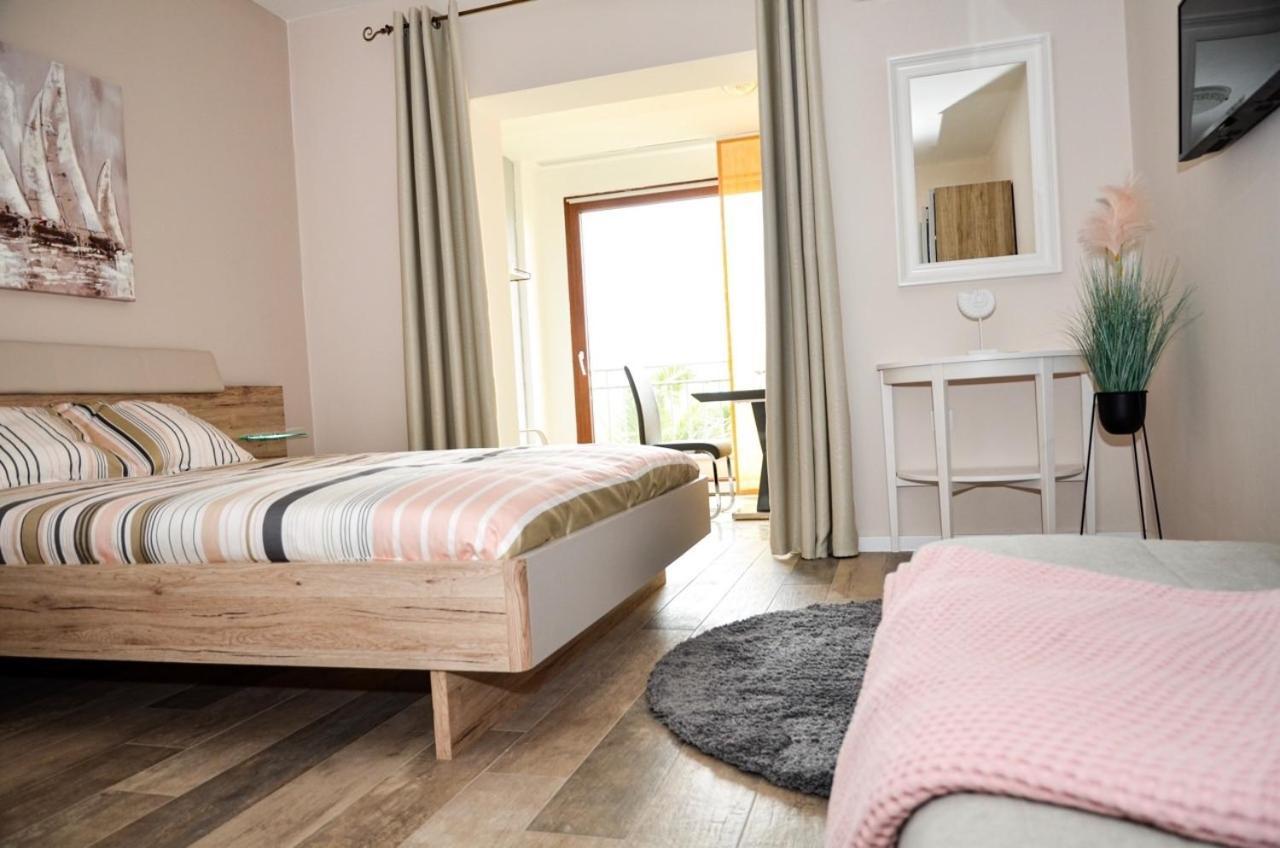 Family Friendly Apartments With A Swimming Pool Povljana, Pag - 244 Eksteriør billede