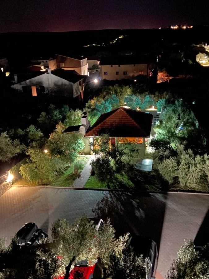 Family Friendly Apartments With A Swimming Pool Povljana, Pag - 244 Eksteriør billede