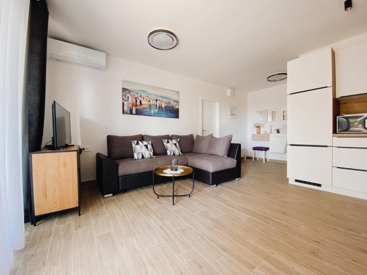 Family Friendly Apartments With A Swimming Pool Povljana, Pag - 244 Eksteriør billede