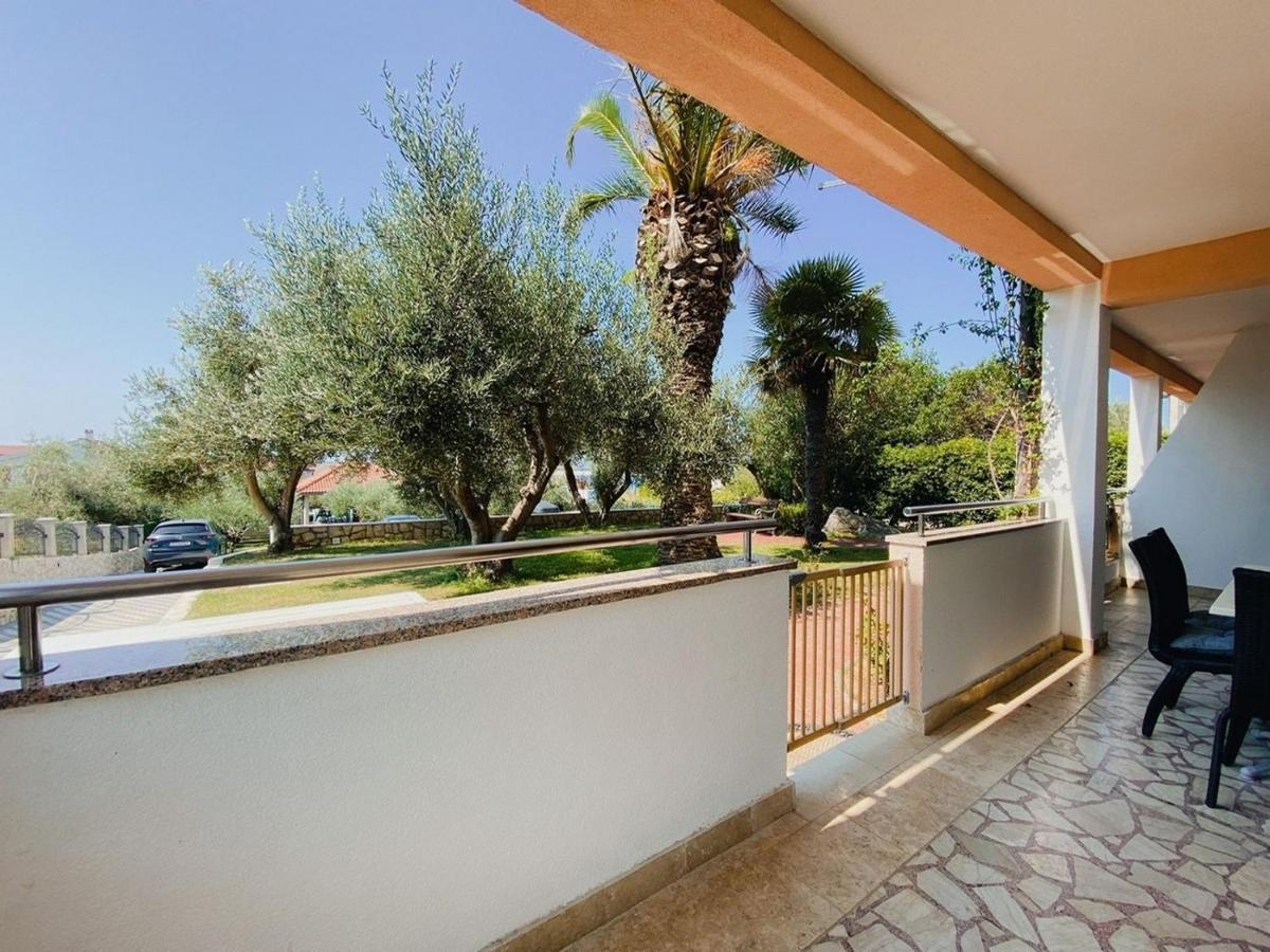 Family Friendly Apartments With A Swimming Pool Povljana, Pag - 244 Eksteriør billede