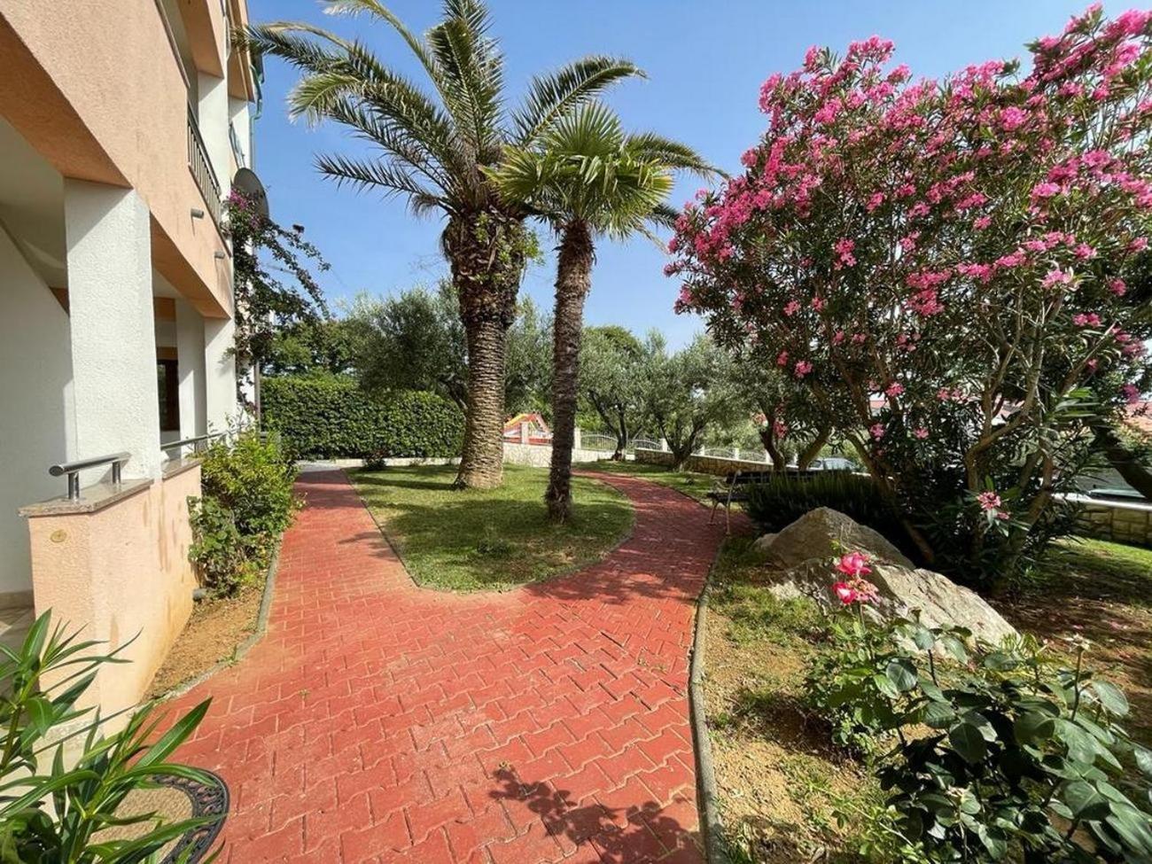 Family Friendly Apartments With A Swimming Pool Povljana, Pag - 244 Eksteriør billede